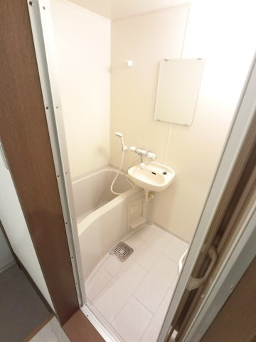 市川市塩焼３丁目のアパートの独立洗面台