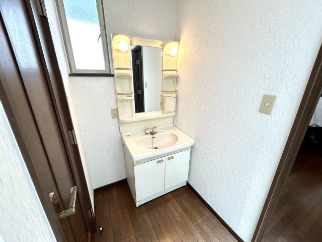 神戸市西区桜が丘西町1丁目　戸建の独立洗面台