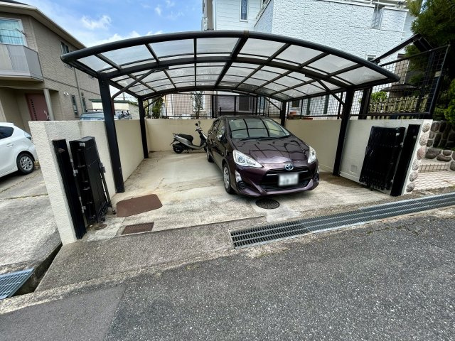 神戸市西区桜が丘西町1丁目　戸建の駐車場