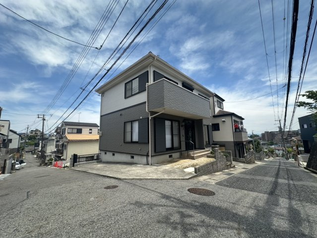 大津市本宮2丁目　リフォーム物件の前面道路含む現地写真