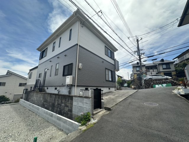 大津市本宮2丁目　リフォーム物件の前面道路含む現地写真