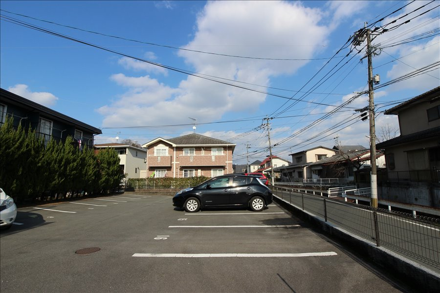 第1コーポおがたの駐車場