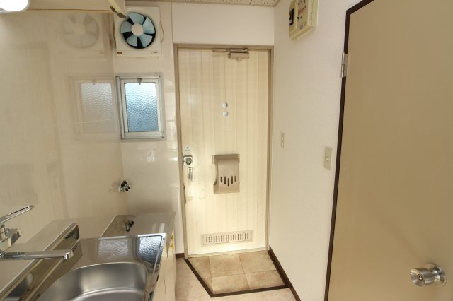 第1コーポおがたの玄関|別部屋の写真です