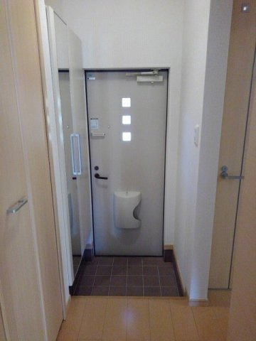 ランドヒルズＤの玄関