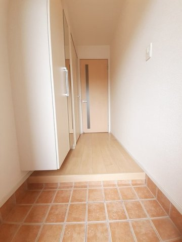 メゾン・ボヌールの玄関|収納もある玄関です