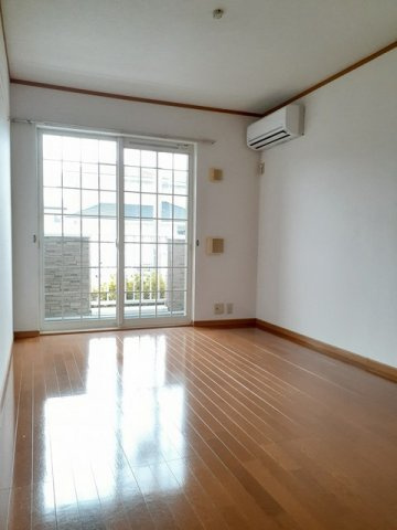 ノバ・グランツＡの内装|明るい室内です