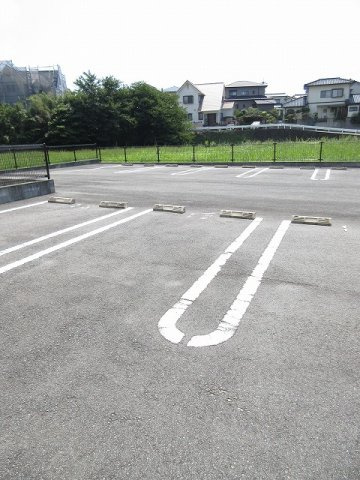 ソレイユガーデンの駐車場|駐車場があるので、車を買う予定の方も安心です