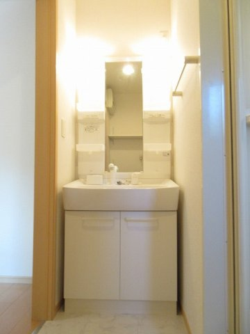 ソレイユガーデンの洗面所|脱衣スペースもあります