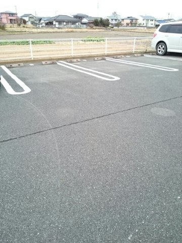 サンルート白川の駐車場|駐車場に車を止められます