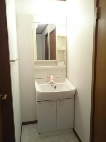 サンルート白川の洗面所|広い洗面スペース