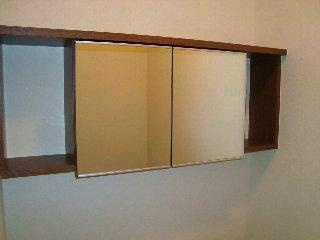 メゾンプレサスの収納|トイレ鏡付小棚