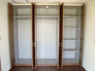 メゾンプレサスの収納|洋室収納