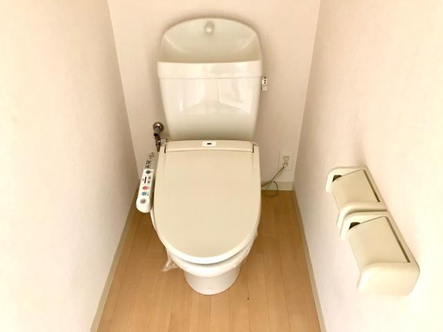 フィオーレツカサⅡのトイレ|シャワー付トイレ