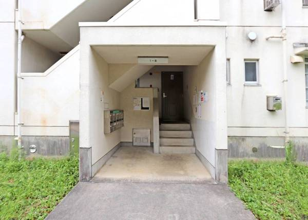 ビレッジハウス白川2号棟のエントランス|清潔なエントランスです