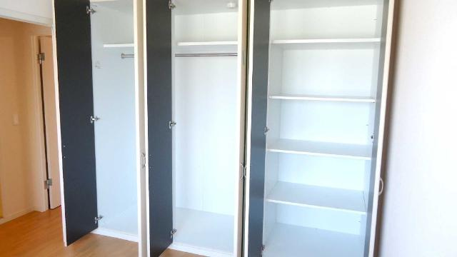 Ｖｉｖｒｅ高田の収納|北洋室収納（開）