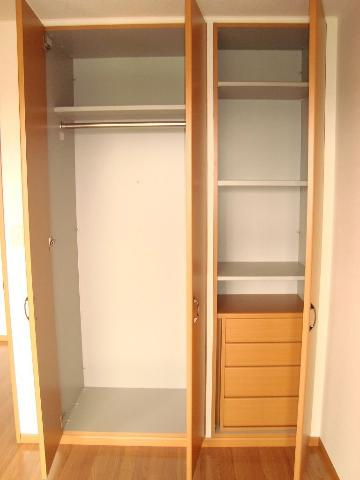 Silk roadの収納|南洋室収納（開）