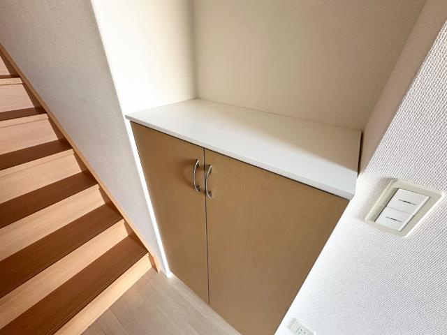 サンライズガーデン神田の玄関|シューズボックス