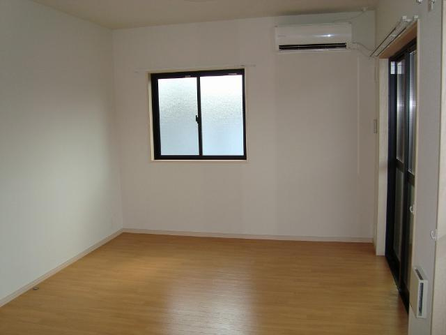 クレストールMORIの居間・リビング|エアコンつきリビング