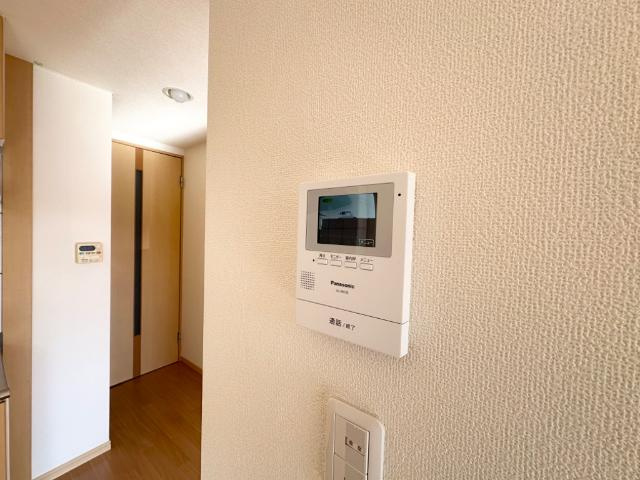 エクセルハイム岩ヶ下Ⅱの内装|カメラ付インターホン