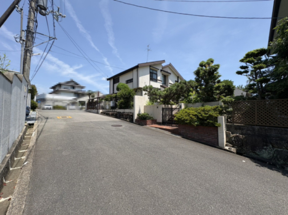 吹田市高野台5丁目の外観|前面道路【2025年6月28日撮影】