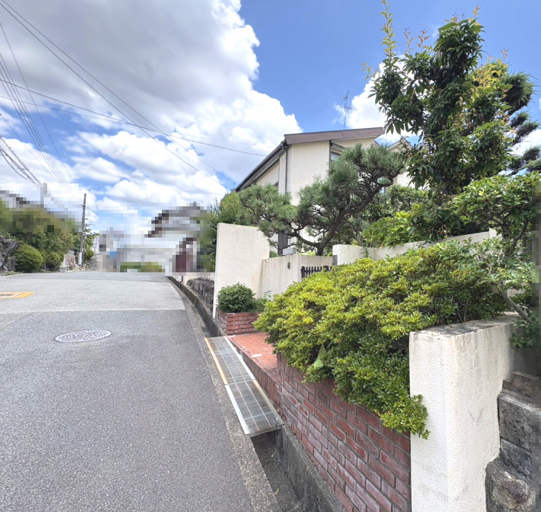 吹田市高野台5丁目の周辺|432.82㎡（公簿）前面道路　西側から撮影【2025年7月13日撮影】