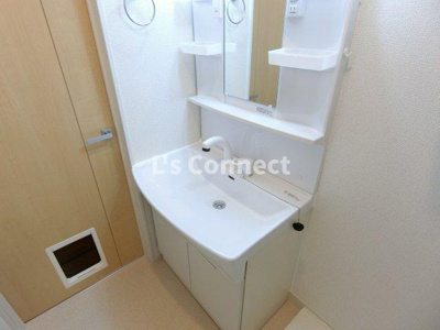 【洗面所】 | ブライト６０５レジデンスⅣ | 朝の支度もスムーズな独立洗面台。