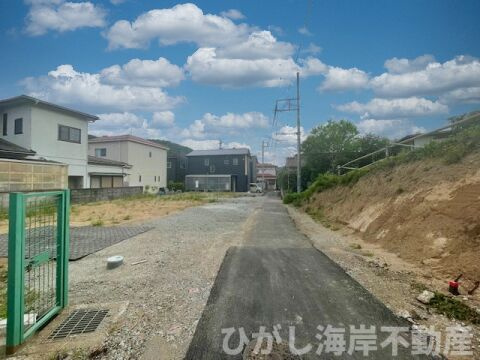 平塚市万田2丁目　売地　全2区画の前面道路含む現地写真|現地外観