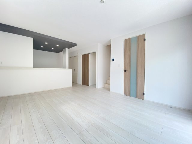 『八王子市新築戸建て』八王子市大和田町7-17-16【仲介手数料無料】　８期の居間・リビング|～仲介手数料無料☆八王子ひなた不動産～八王子市大和田町　新築戸建て