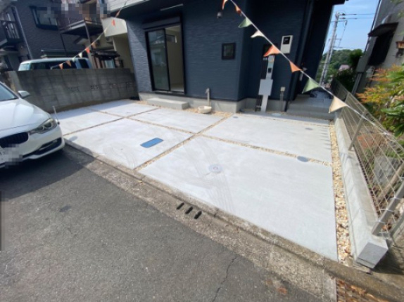 祝　成約済み　八王子市　大和田町　新築戸建て　８期の駐車場|～仲介手数料無料☆八王子ひなた不動産～八王子市大和田町　新築戸建て