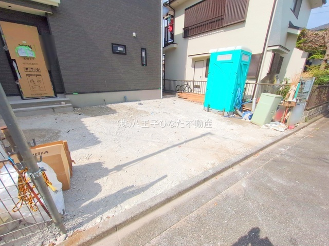 祝：成約済み　八王子市　大楽寺町　新築戸建て　３０期の駐車場|～仲介手数料無料☆八王子ひなた不動産～八王子市大楽寺町　新築戸建て