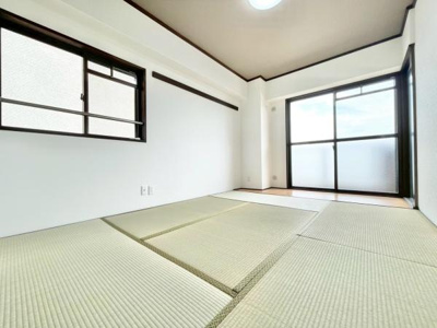 【和室】 | グランドムール堺ザビエル公園 | 室内にいても、たっぷりの陽光と爽やかな風を感じて頂ける、開放感あふれる居室です。