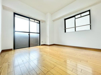 【洋室】 | グランドムール堺ザビエル公園 | たっぷりの陽射しを確保する2面採光です♪