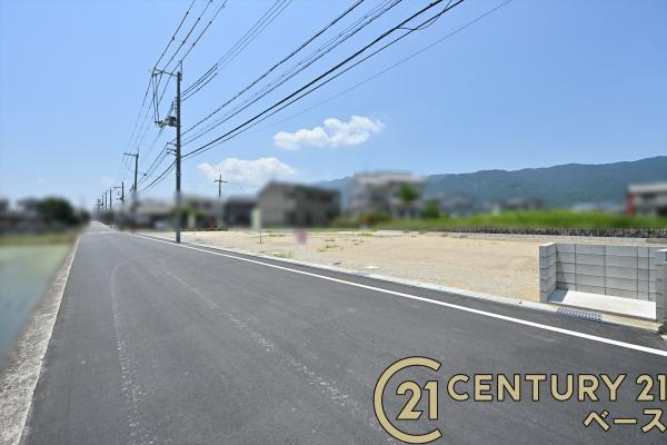 葛城市葛木の売地の前面道路含む現地写真|■現地撮影写真■前面道路６.６ｍ・間口も広く開放的！