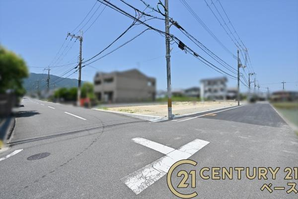 葛城市葛木の売地の前面道路含む現地写真|■現地撮影写真■前面道路６.６ｍ・間口も広く開放的！