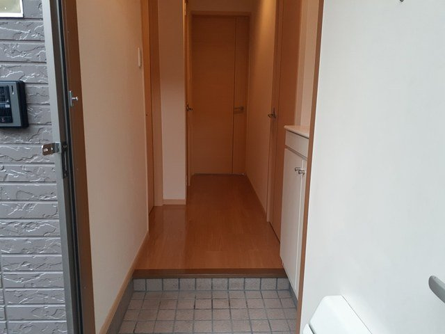 ガーデンハイツの玄関|収納もある玄関です