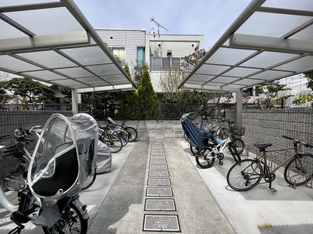 プレジーハル大岡山のその他共用部分|屋根付き駐輪場♪