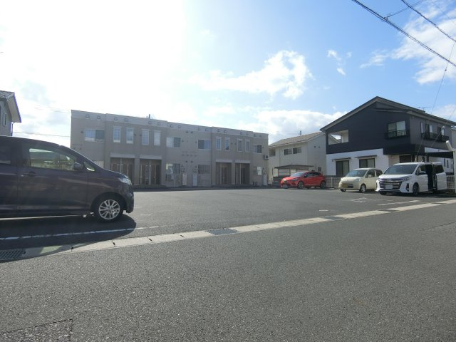 エヌリードの駐車場