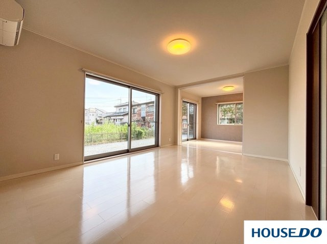 中古戸建　足利市鹿島町の居間・リビング|おしゃれなリビングです