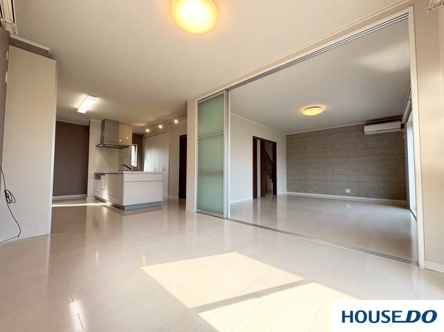 中古戸建　足利市鹿島町のダイニング|こちらの居間で趣味の時間をお楽しみください