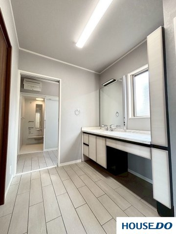 中古戸建　足利市鹿島町の洗面所|明るい洗面所です