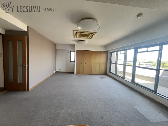 サクラメント今宿の居間・リビング