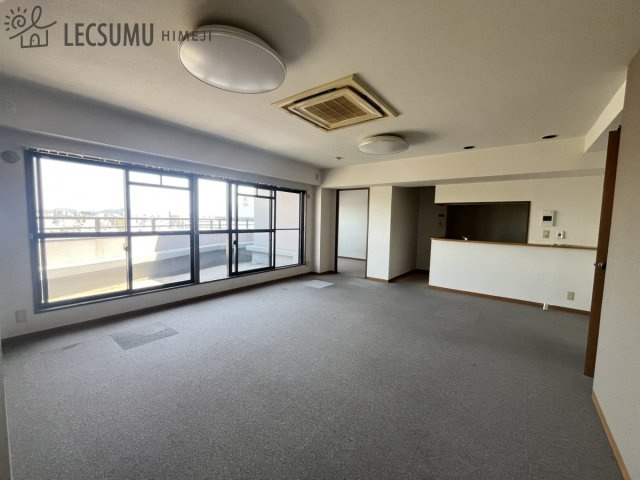 サクラメント今宿の居間・リビング