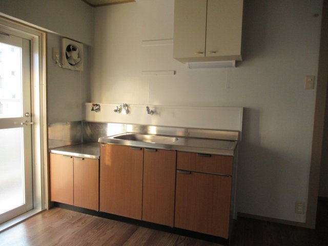 兵庫県公社　姫路青山５号棟のキッチン|使いやすいキッチンです