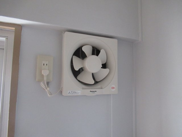 兵庫県公社　姫路青山５号棟の設備|換気扇です