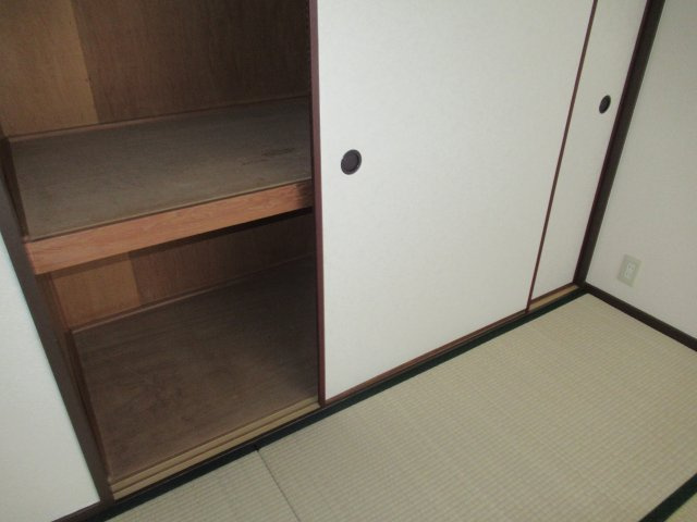 兵庫県公社　姫路青山５号棟の収納|専用の収納スペースです