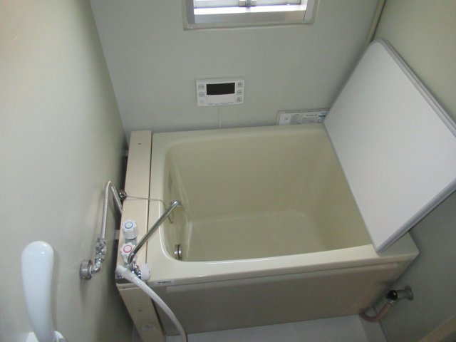 兵庫県公社　姫路青山５号棟の浴室|ゆったり過ごせるお風呂です