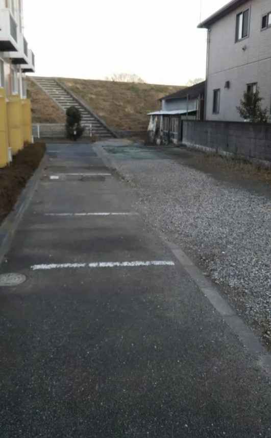 レオパレスヴィラ　フローラルの駐車場