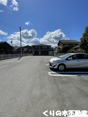 【駐車場】 | ウエストゼファー | 駐車場があるので、車を買う予定の方も安心です