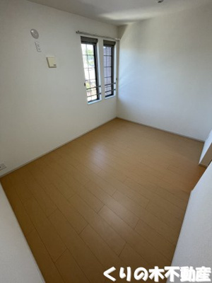 【洋室】 | ウエストゼファー | 明るい洋室です