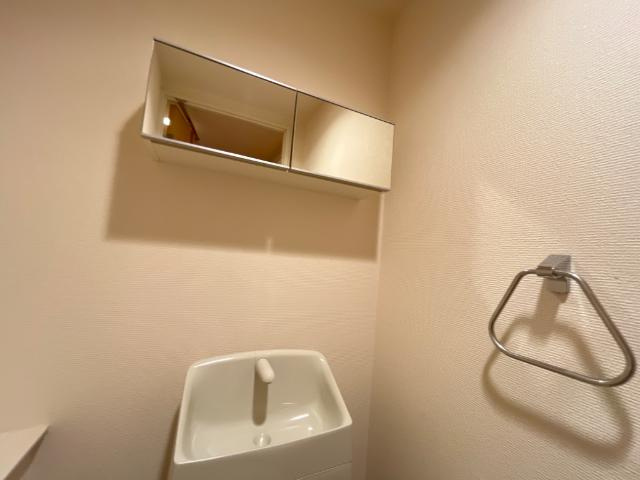 アヴァンティ三篠のトイレ|ミラーキャビネット